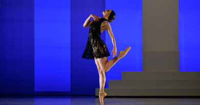 « Lac » : entre ombre et lumière, la danse des passions